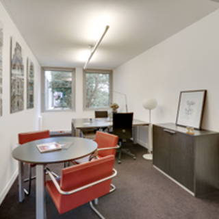 Bureau privé 18 m² 4 postes Location bureau Rue Quentin-Bauchart Paris 75008 - photo 1
